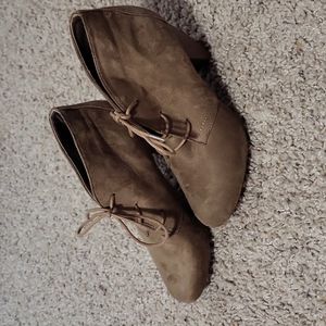 Tan seide short boots
